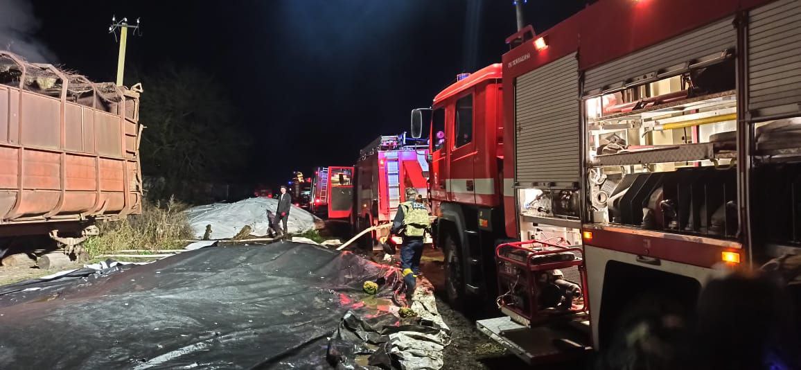 В Черкасской области в результате российских обстрелов вспыхнула ферма