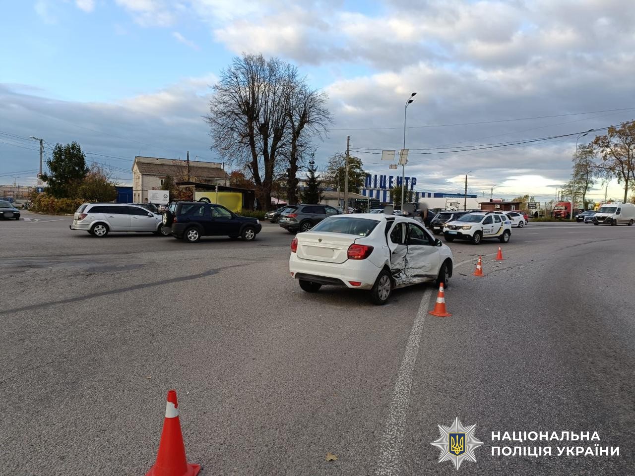 В Виннице столкнулись две легковушки: двое пассажиров в больнице