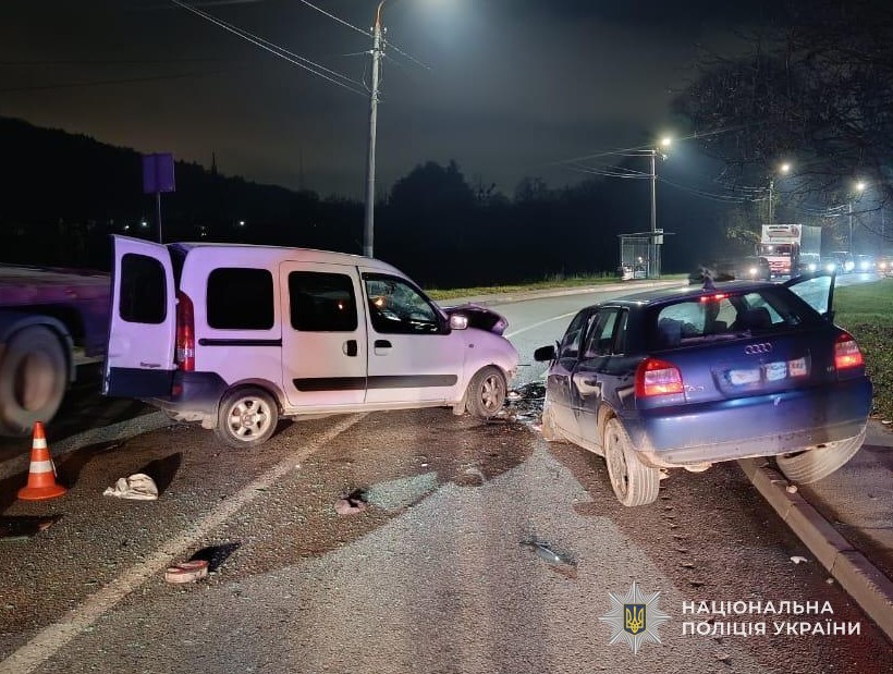Один из водителей был под хмельком: во Львове в ДТП травмировались три человека