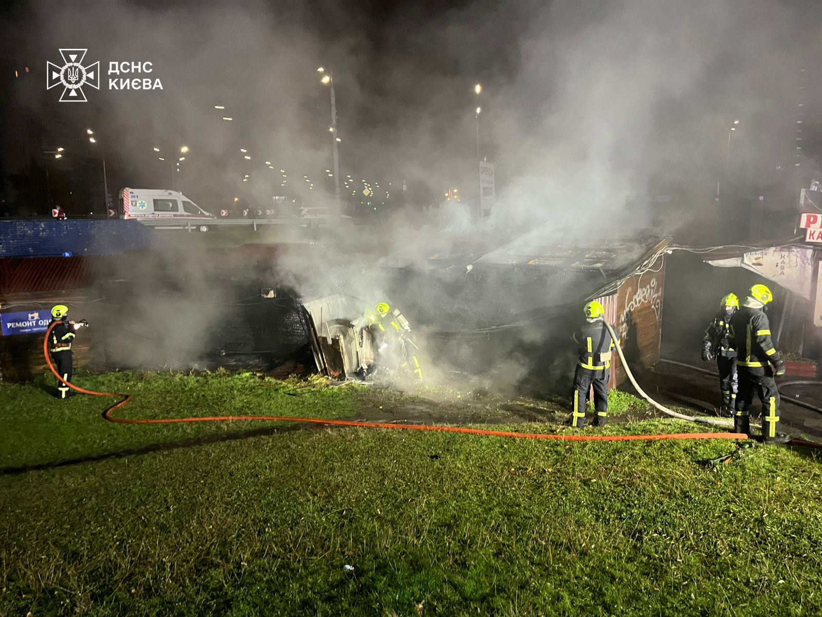 У Києві вночі горіли кіоски на проспекті Червоної Калини