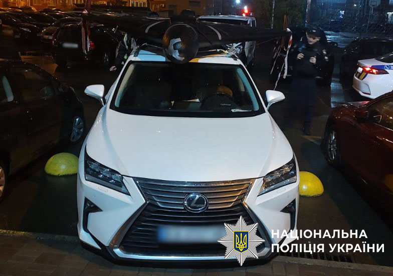 В Киеве мужчина перевозил "Шахед" на крыше автомобиля