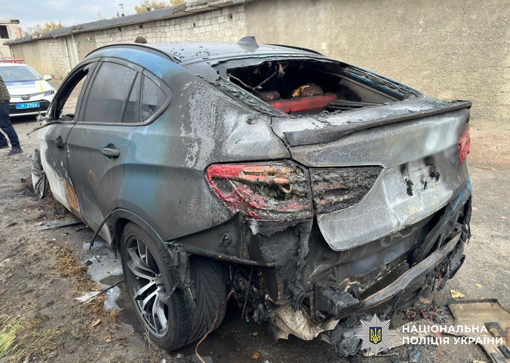 В Киеве полицейские задержали юношу за поджог автомобилей