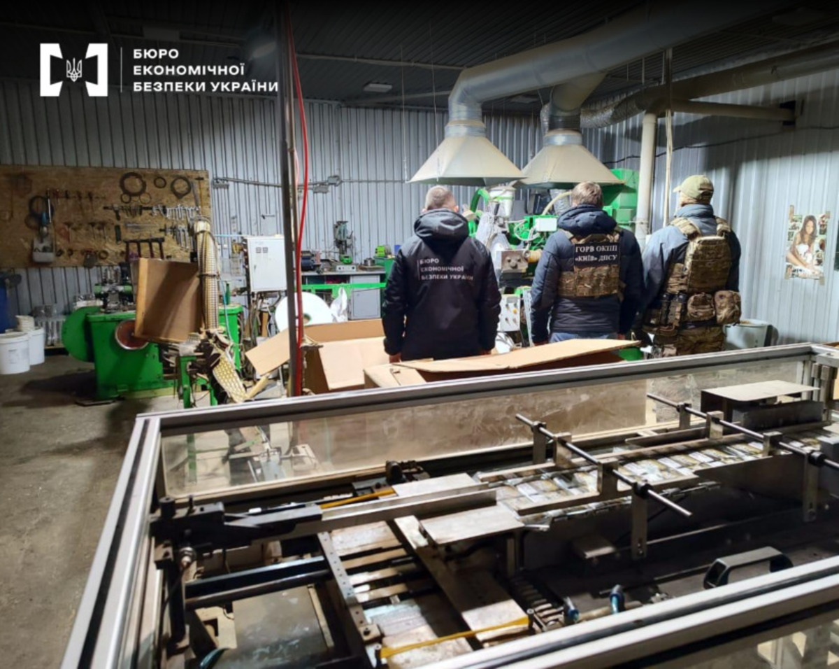 У Чернівецькій області викрили тіньову тютюнову фабрику