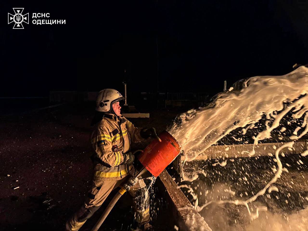 Россияне снова атаковали энергетику Одесщины: возникли пожары