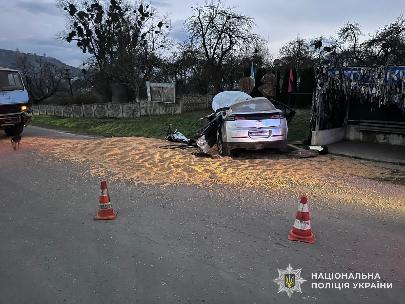 На Львівщині зіткнулися легковик та вантажівка: є загиблий