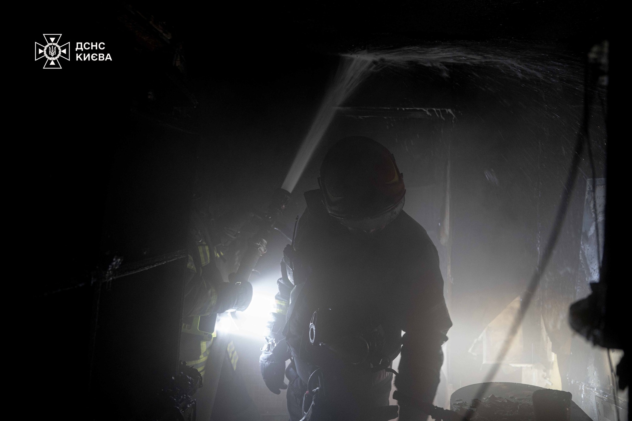 В Киеве возник пожар в двухэтажном доме