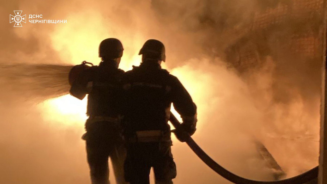 Атака дронів на Чернігів: є влучання в енергооб'єкт