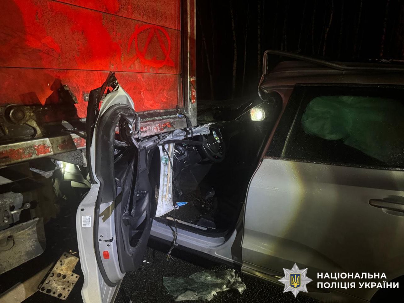 В Киевской области легковушка влетела в грузовик: водитель погиб