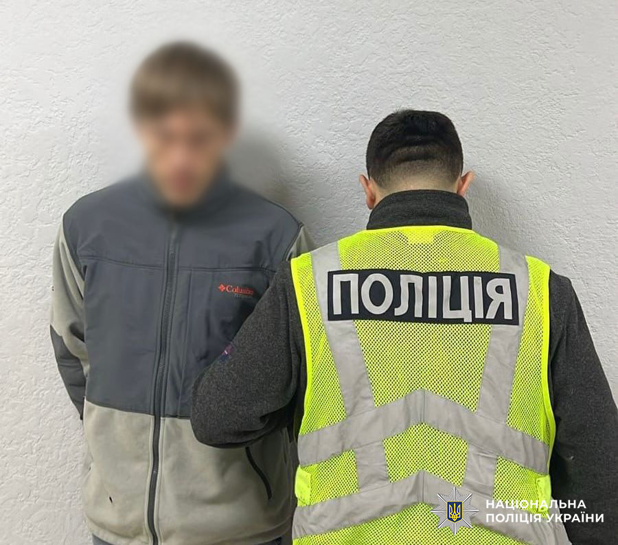 В Киеве мужчина во время застолья задушил знакомого наручниками