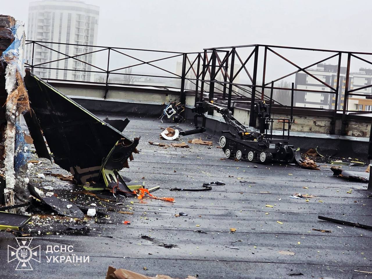 Спасатели провели уникальную операцию по разминированию многоэтажки в Вышгороде