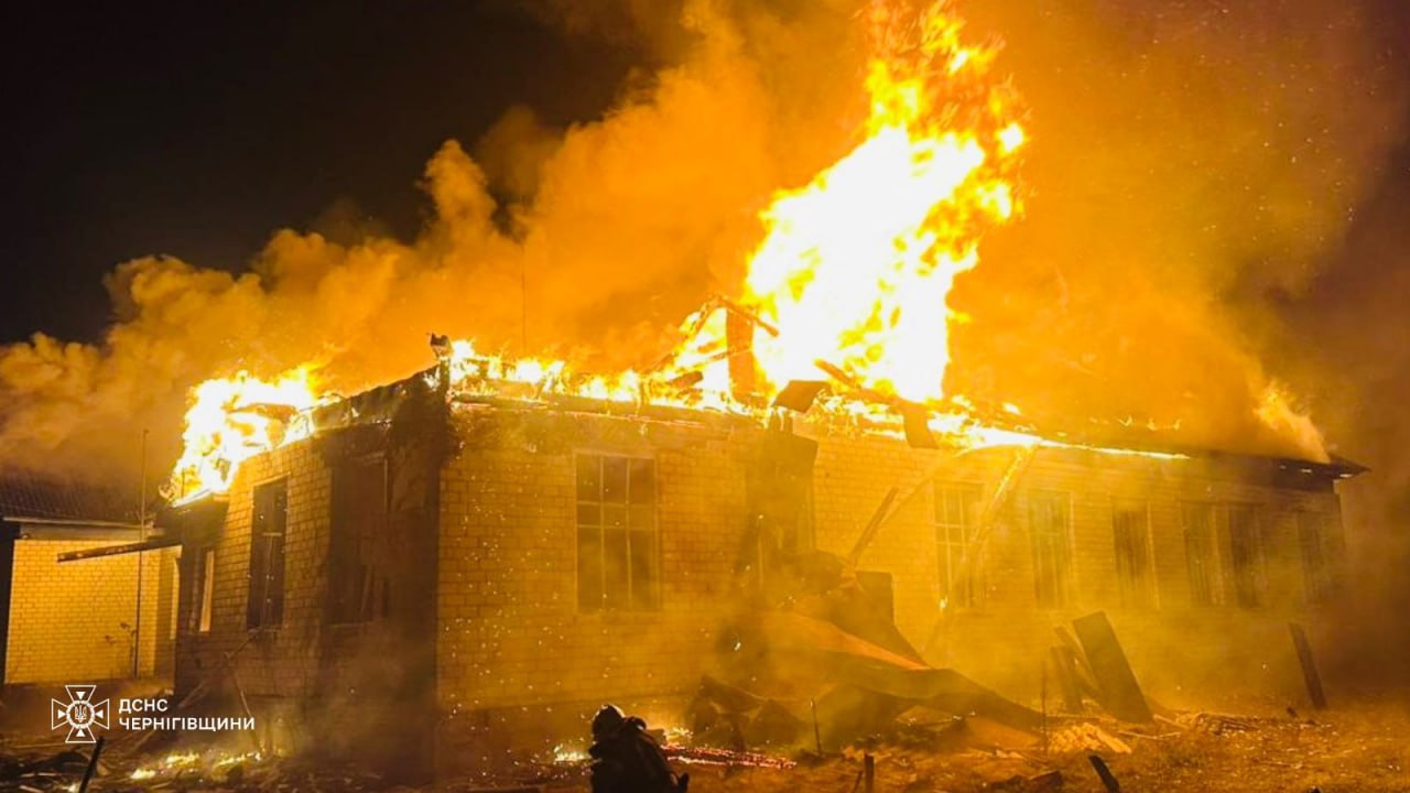 Россияне ночью ударили дронами по Черниговщине: вспыхнул пожар