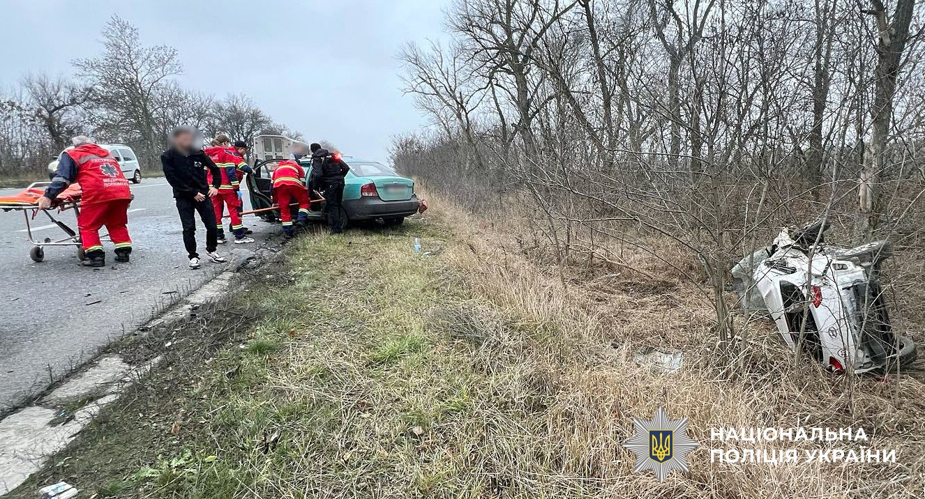 На Полтавщине легковушка вылетела в кювет в результате ДТП: есть пострадавшая