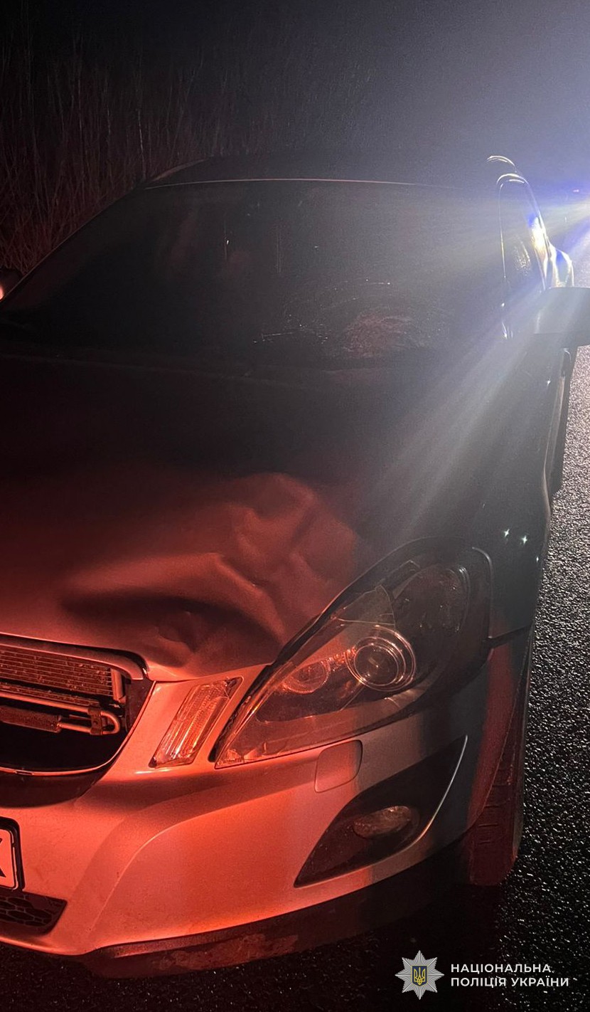 На Львівщині легковик на смерть збив жінку