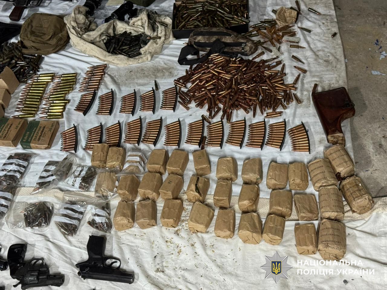 Масштабний канал нелегального збуту зброї в Україні