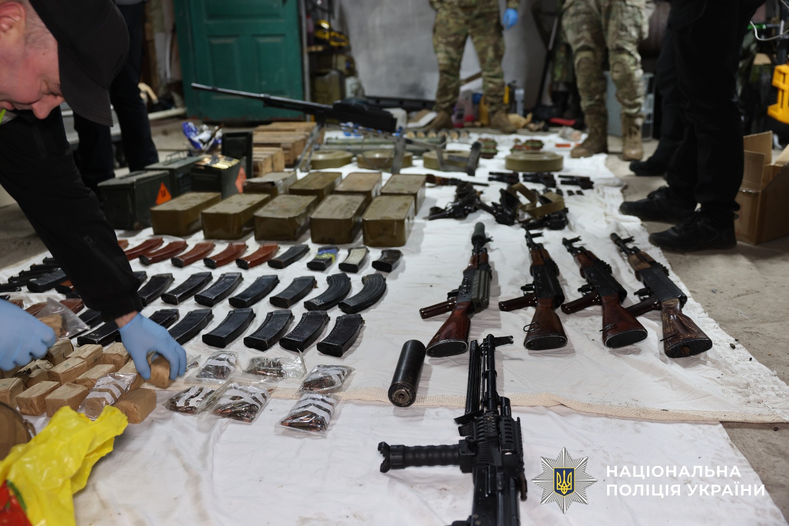 В Україні ліквідували масштабну мережу збуту зброї