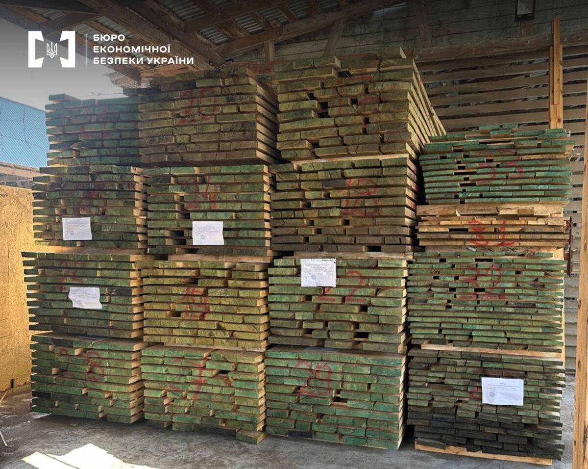 На Львівщині судитимуть підприємця за контрабанду дуба до ЄС