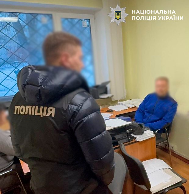 В Киеве на взятке задержали чиновника коммунального предприятия и его сообщницу