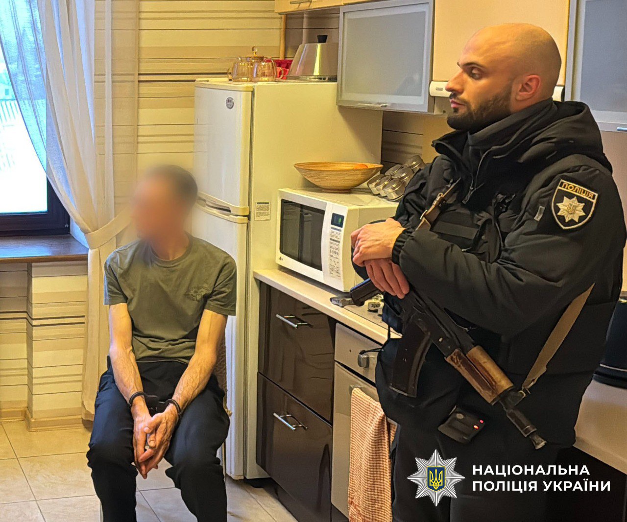 Задушив через ревнощі: у Києві чоловік вбив дружину через пів року після весілля