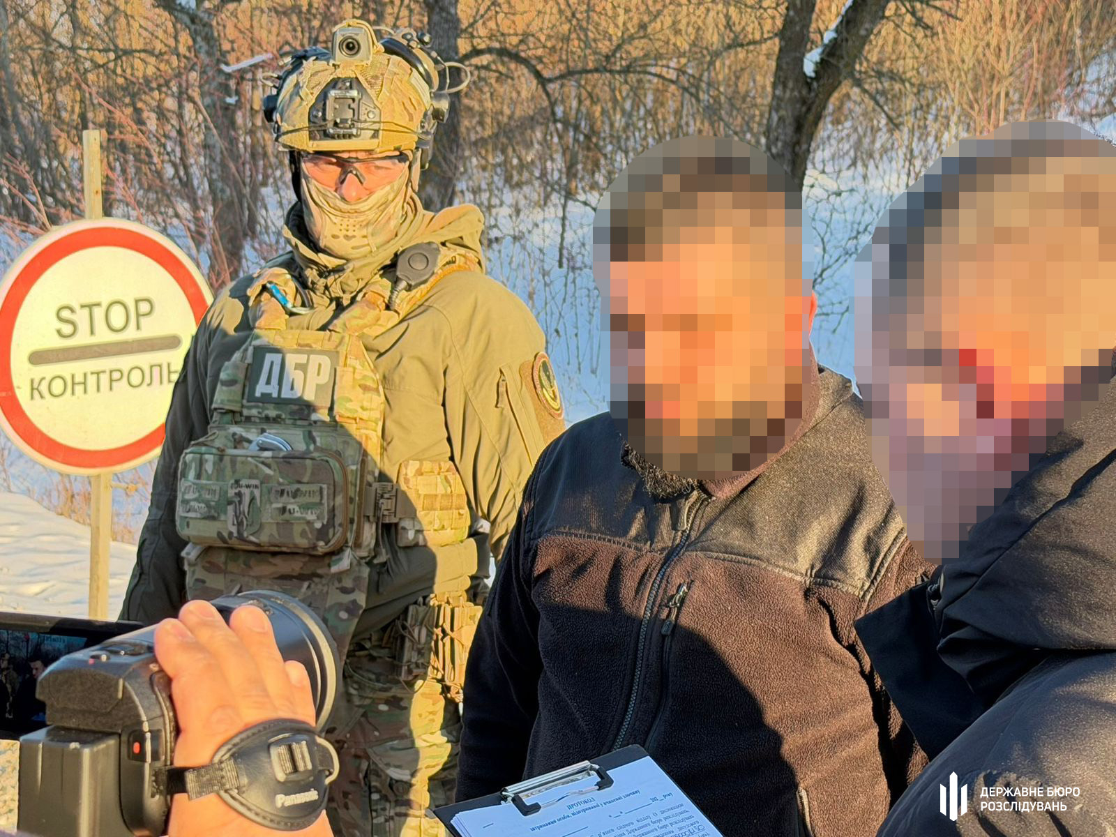 На Буковине должностное лицо таможенного поста брало по 100 долларов за каждый незаконно ввезенный iPhone