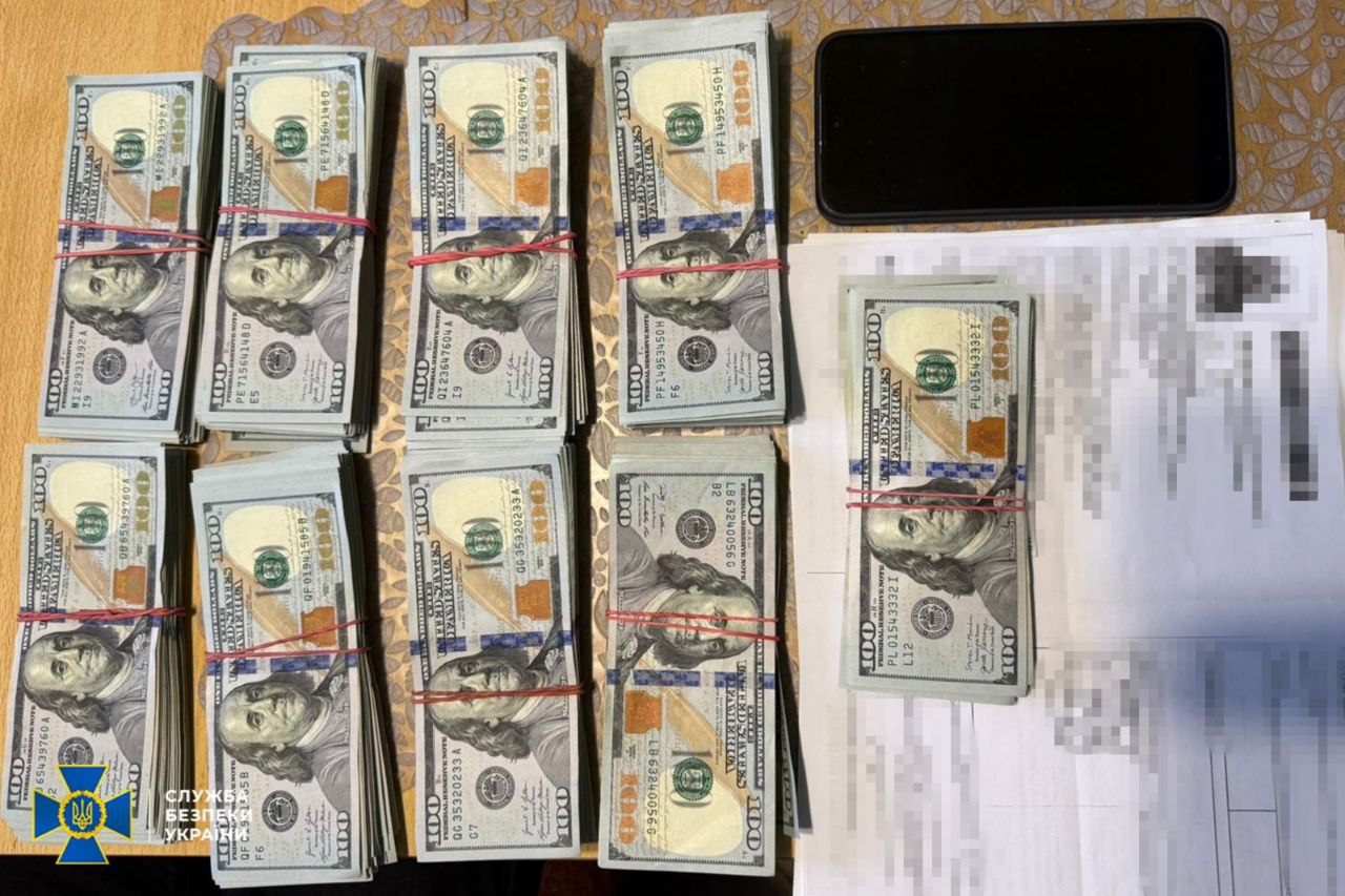 Продажа "непригодности" к службе: у главы районной ВЛК на Днепропетровщине изъяли более $300 тысяч