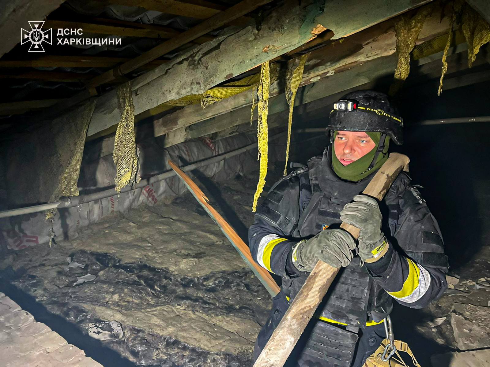 На Харьковщине ночью россияне атаковали админздание: возник пожар