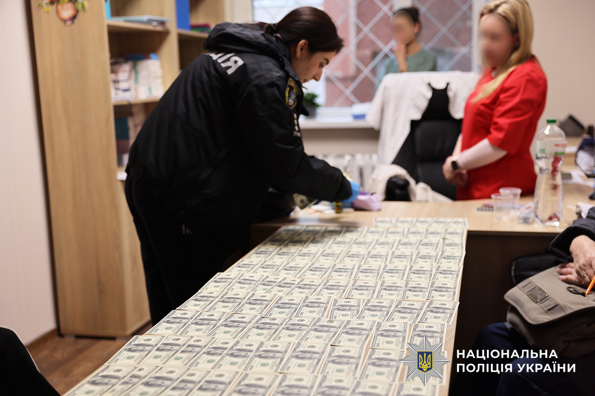 У Миколаєві батьки намагалися продати новонароджену дитину за $10 тисяч