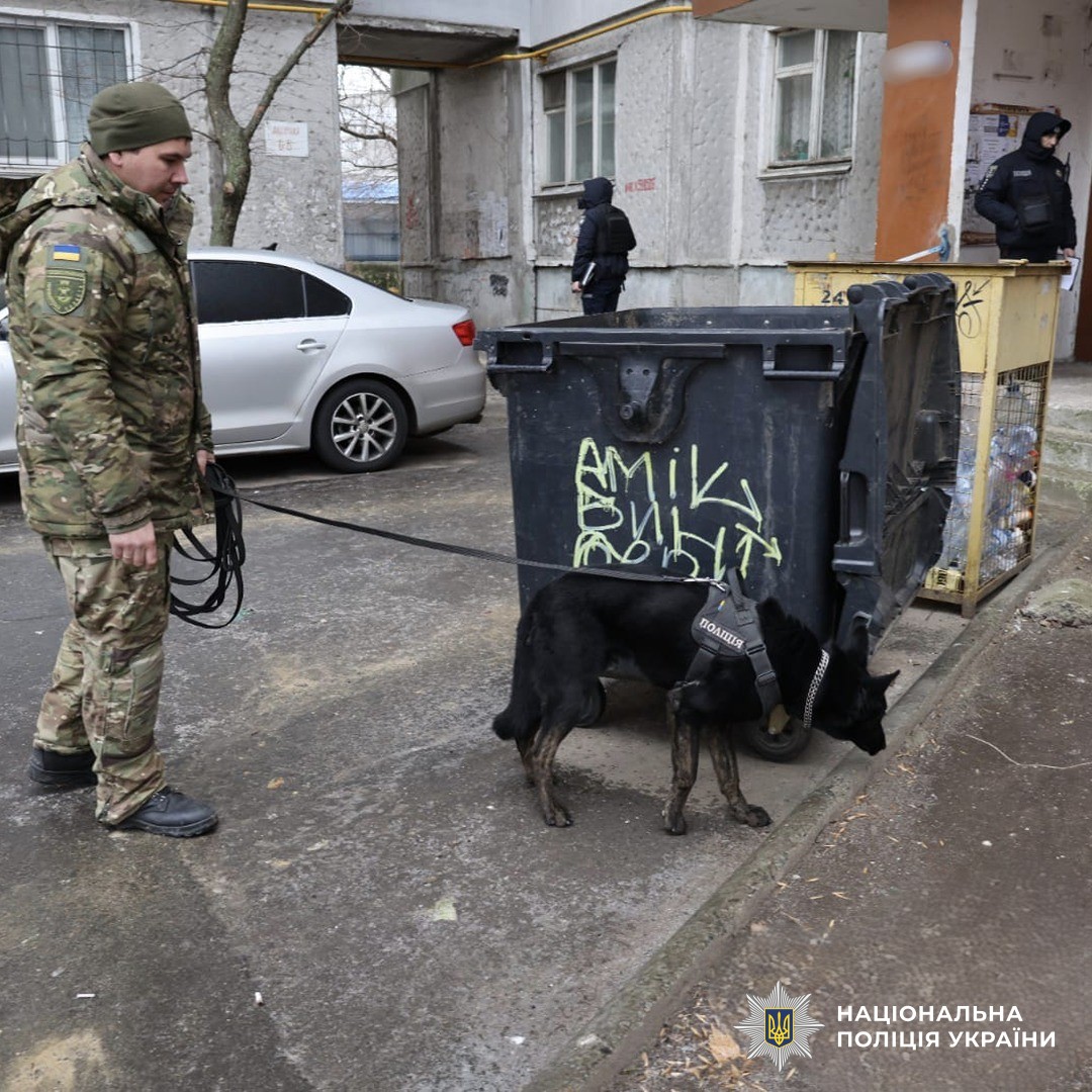 У Миколаєві в сміттєвому контейнері знайшли новонароджену дитину