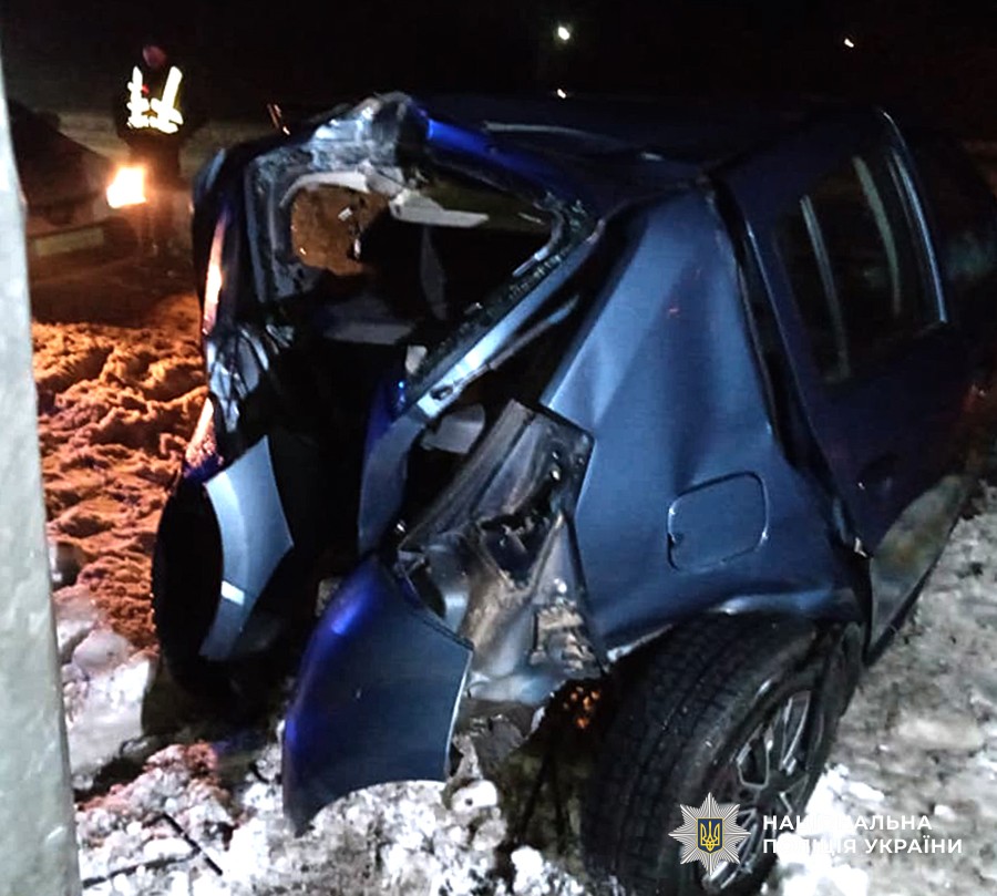 Смертельна ДТП на Житомирщині: легковик вилетів з дороги та врізався у стовп