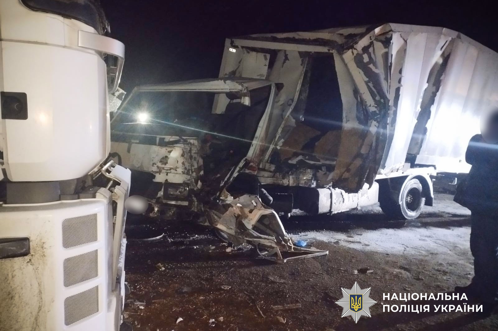 На Полтавщині на трасі зіткнулися дві вантажівки: є постраждалі