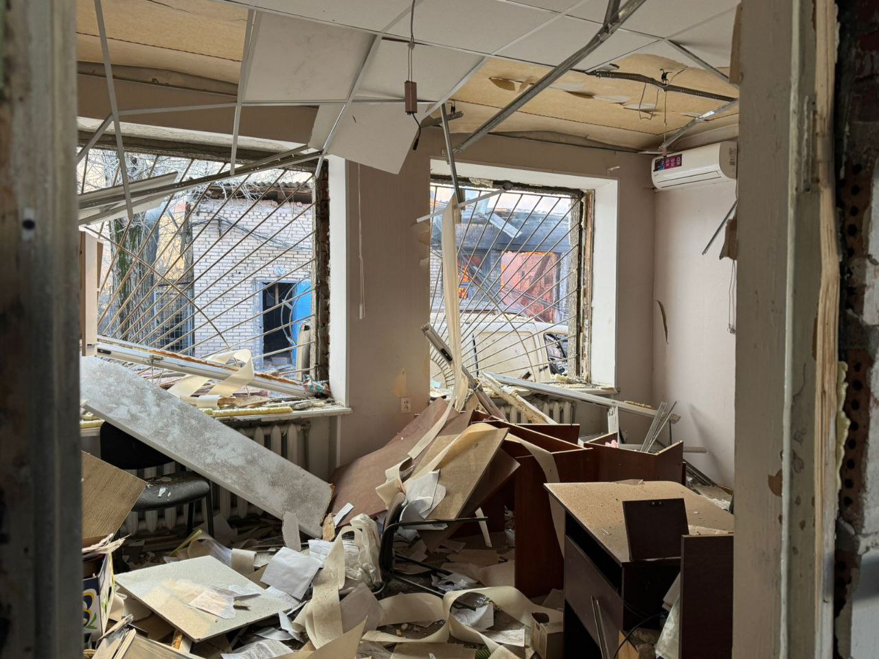 Россияне сбросили авиабомбы на Славянск: погибла 11-летняя девочка и ее мать