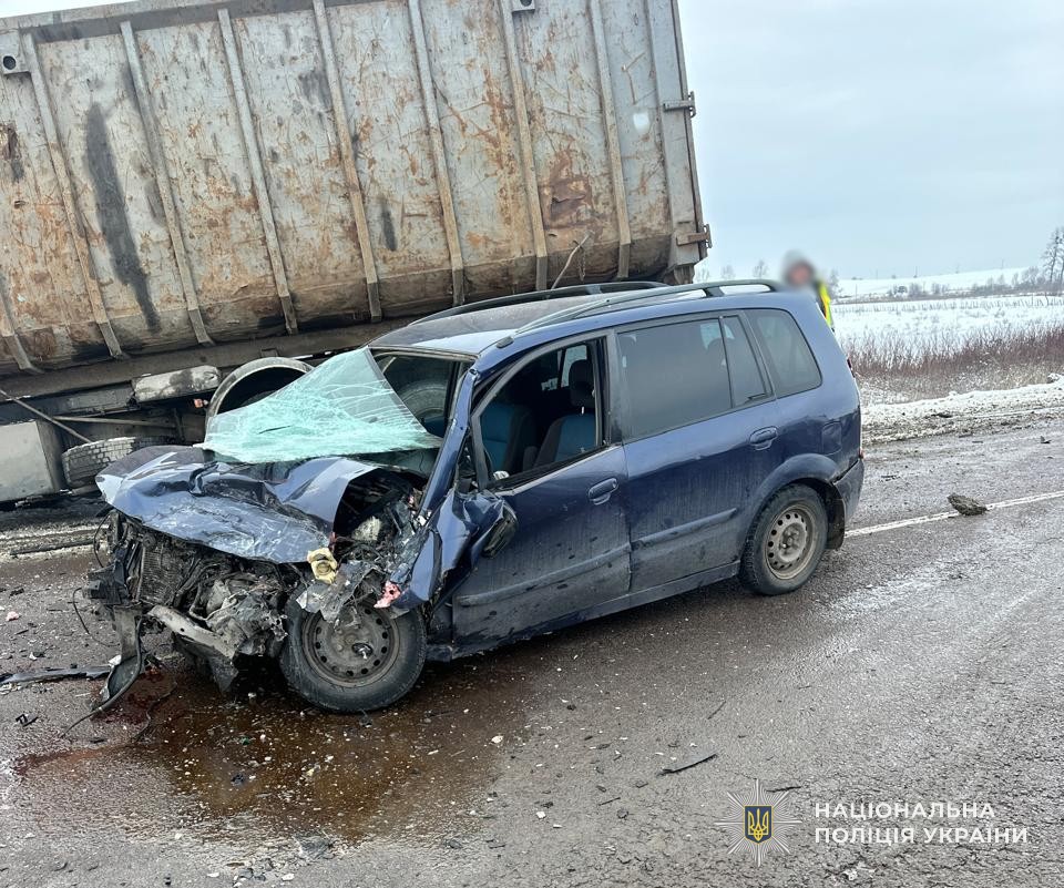 На Львовщине произошло тройное ДТП с грузовиком: двое травмированных