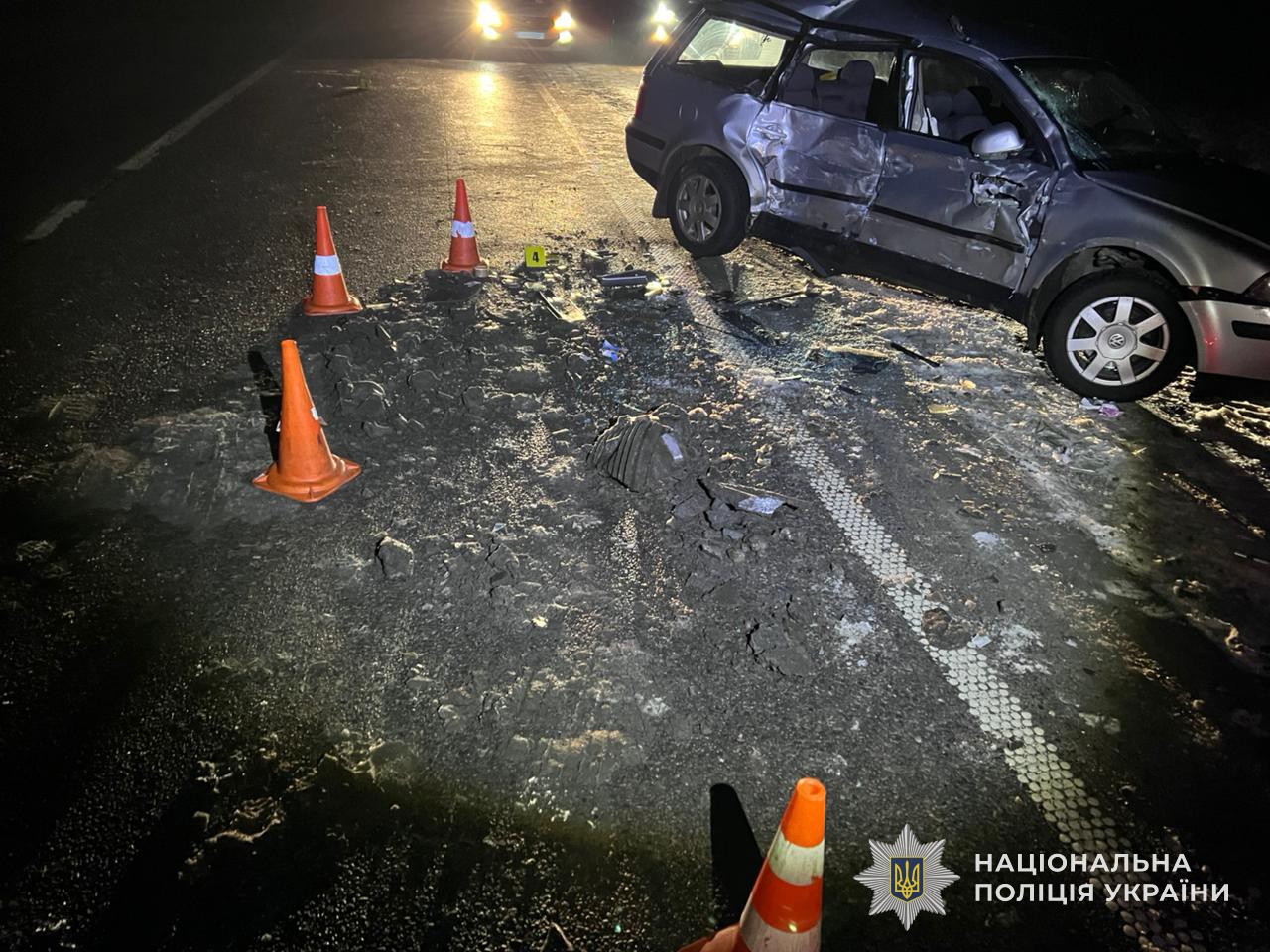 На Львівщині зіткнулись легковик та вантажівка: четверо травмованих