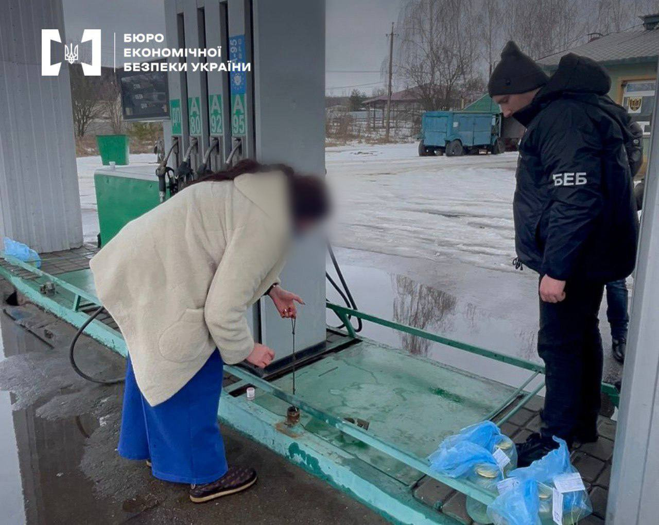 Без лицензий и сертификатов: в Полтавской и Харьковской областях накрыли нелегальные АЗС