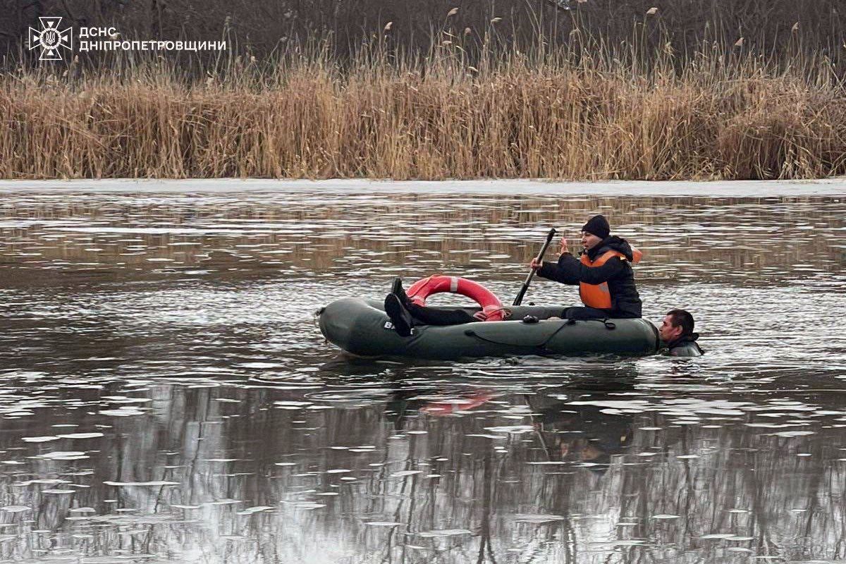 На Дніпропетровщині чоловік провалився під кригу на річці