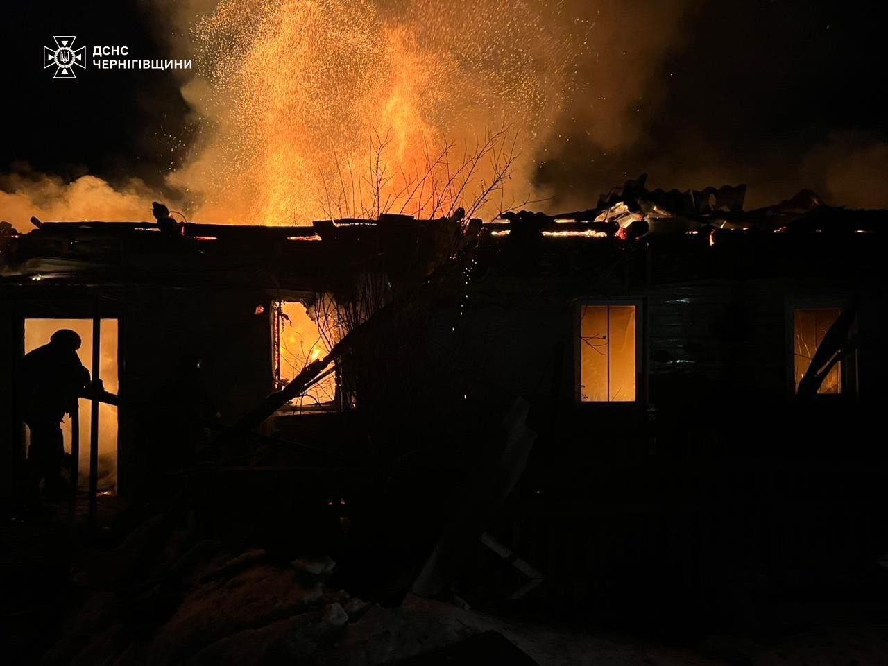 На Чернігівщині ворожий дрон влучив у будинок