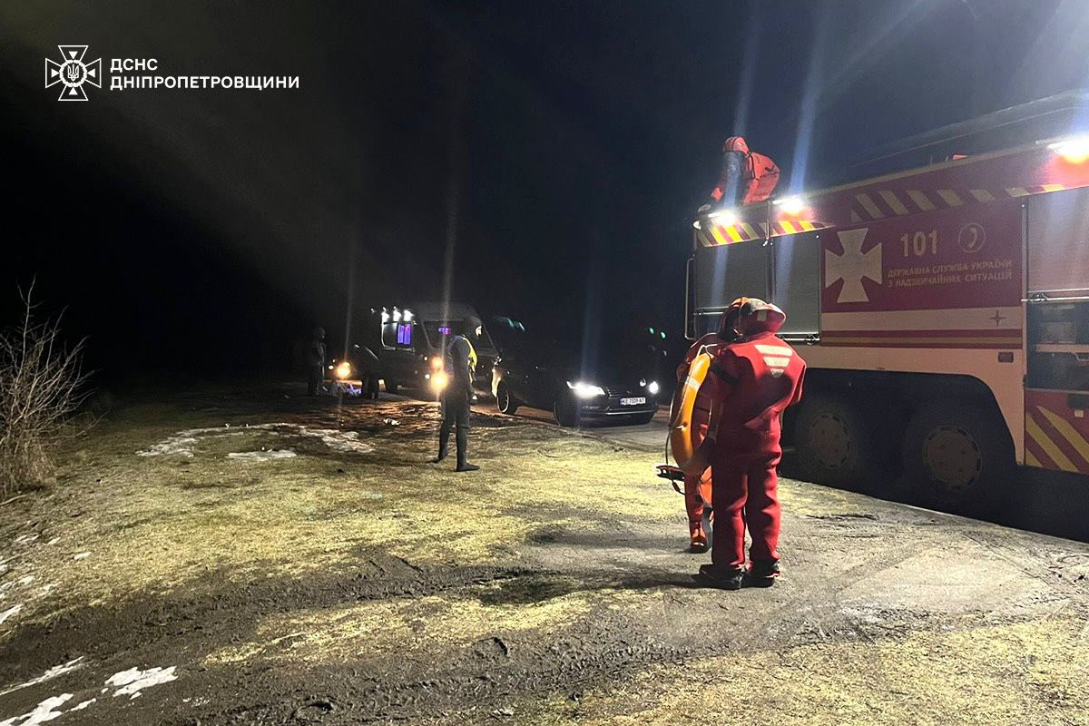 На Днепропетровщине спасли двух 14-летних парней, застрявших на реке