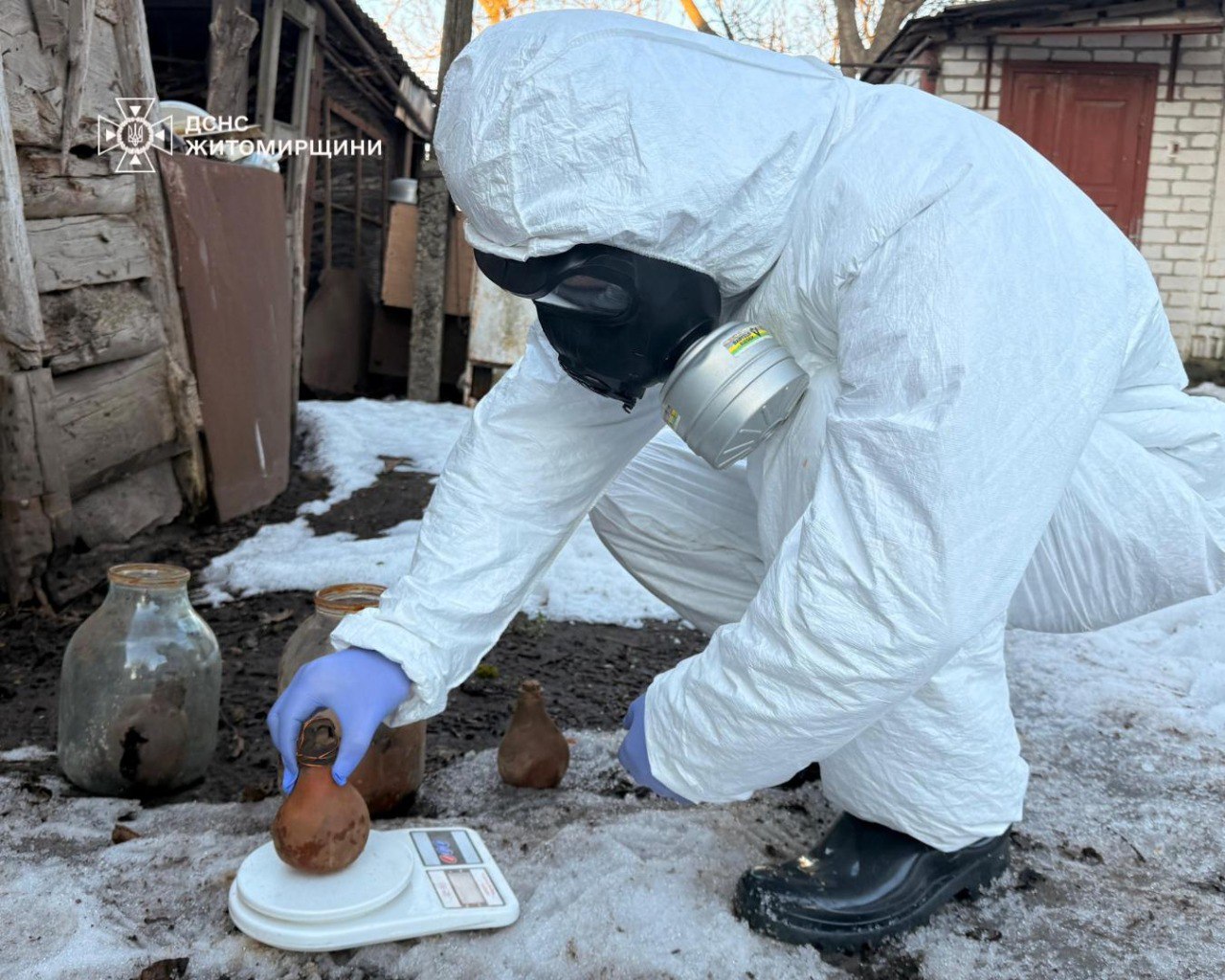 В частном дворе в Житомире нашли 15 кг ртути