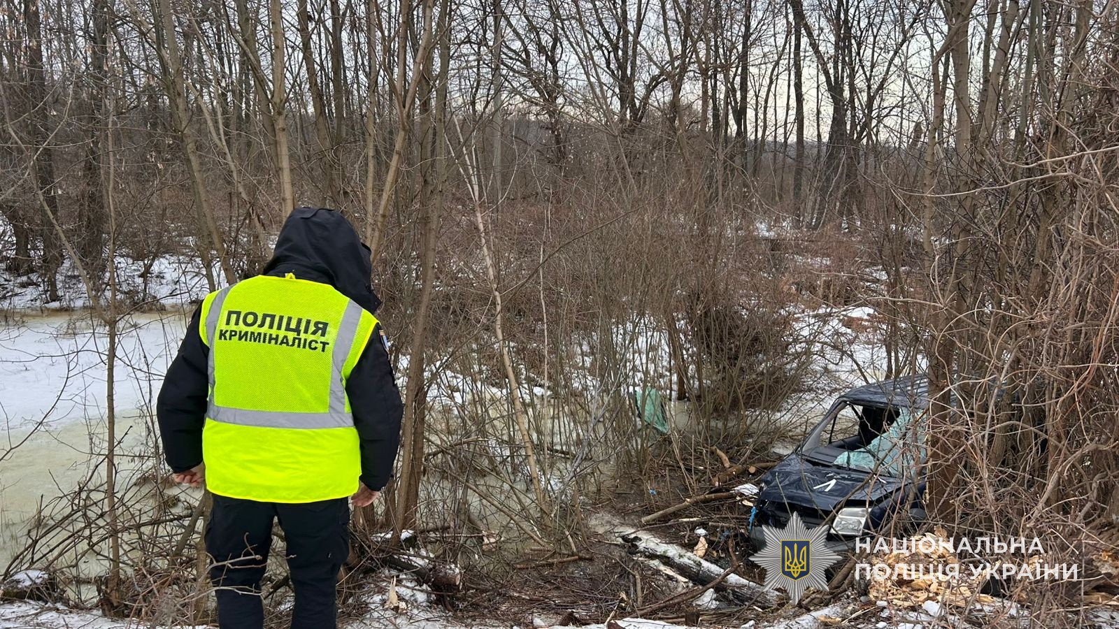 На Сумщині автомобіль вилетів у кювет та перекинувся: загинула жінка
