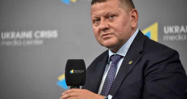 Стратегия, ошибки прошлого и страхи партнеров: разбор новой статьи Залужного