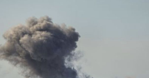 На Київщині через російську атаку загорілася виробничо-складська будівля